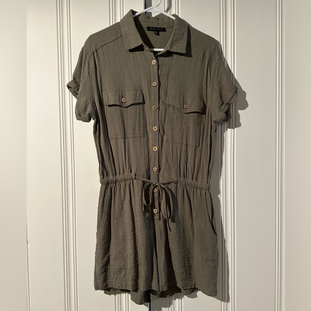Cotton Candy LA linen romper. Large.